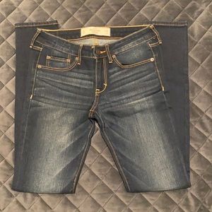 Women’s Abercrombie & Fitch jeans. Size 2S, in like new condition.